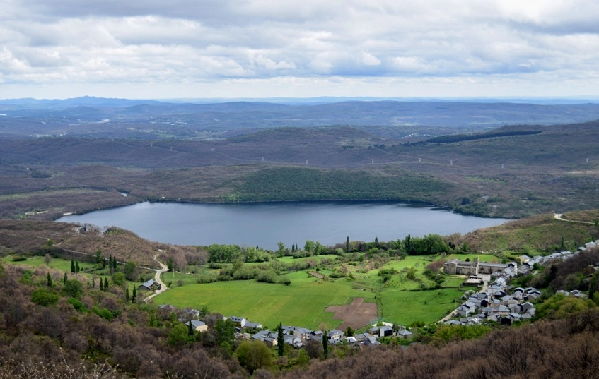 Lago de Sanabria: Guía para descubrir el mayor lago glaciar de España ...