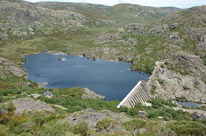 Ruínas da barragem de Vega de Tera